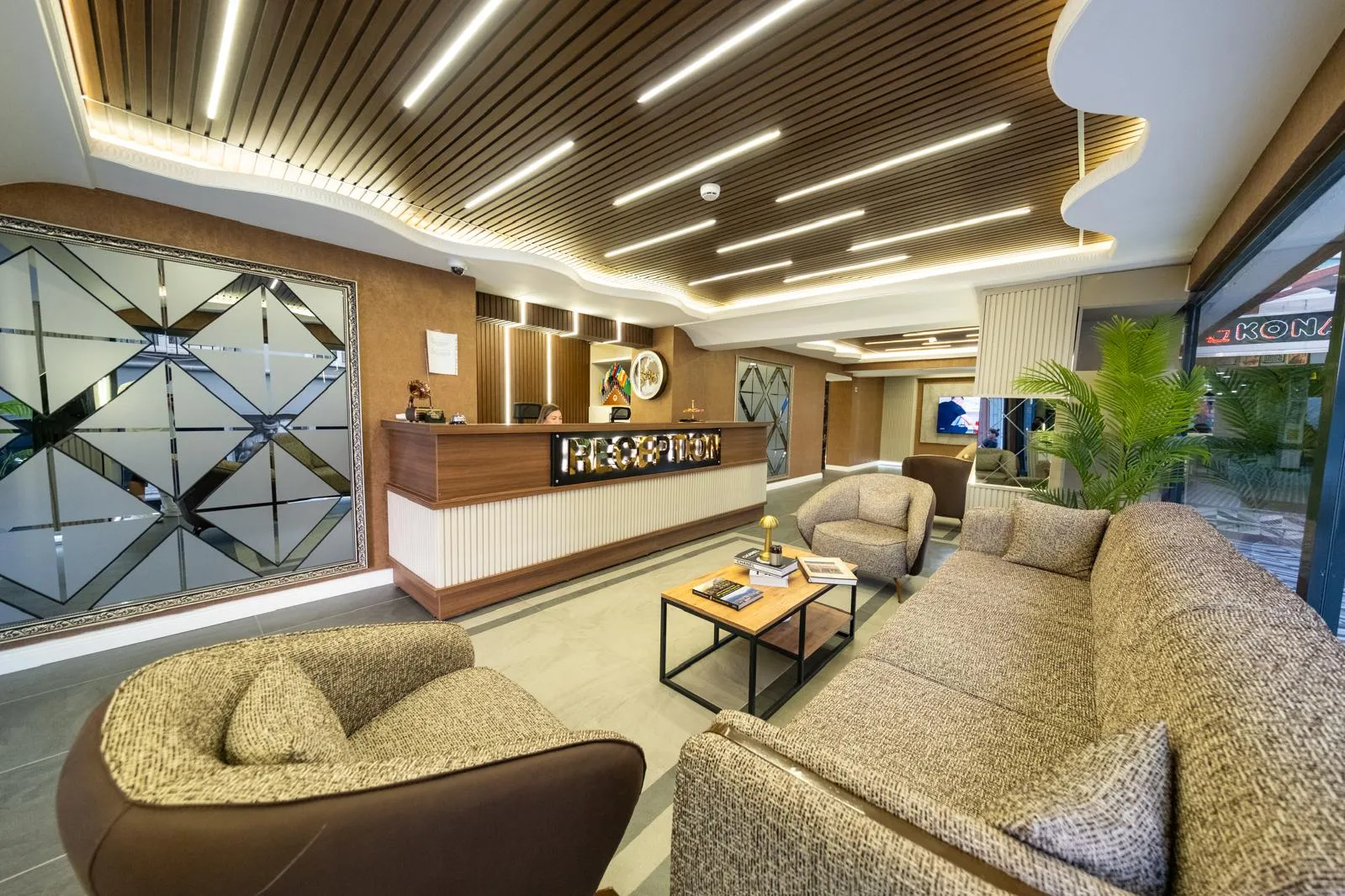 Bursa Konak Hotel resepsiyonu ve lobi oturma alanı, Osmangazi Bursa