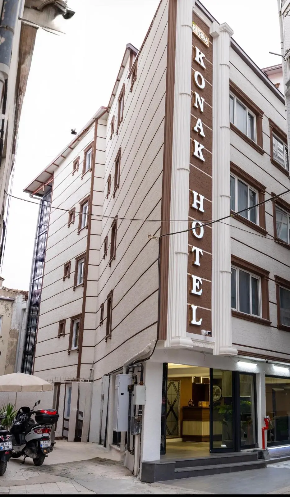 Bursa Konak Hotel'in sokaktan görünen dış cephesi