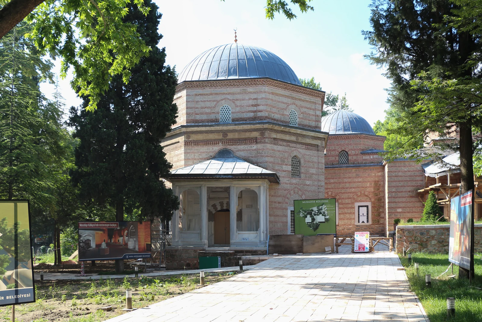 Muradiye Külliyesi'nin Bursa'daki tarihi yapıları